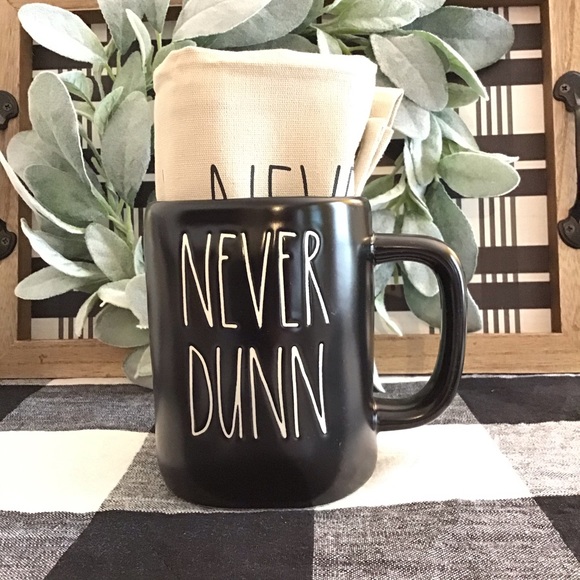 NWT🖤☕️Rae Dunn “Never Dunn” Black Mug & Tea Towel - Picture 6 of 10